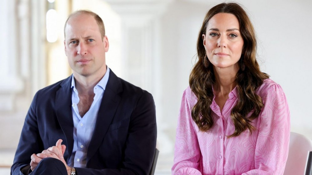 O felie din tortul de nuntă al lui William și Kate, va fi scoasă la licitație. Ce preț va avea